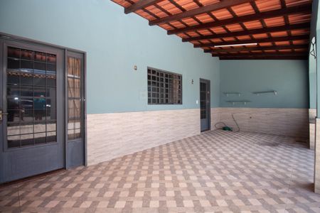 Casa para alugar com 160m², 2 quartos e 2 vagas Casa para alugar com 160m², 2 quartos e 2 vagasVaranda