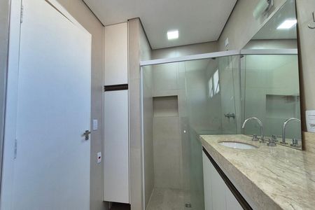 Apartamento para alugar com 206m², 3 quartos e 3 vagasBanheiro