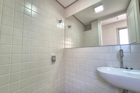 Apartamento para alugar com 206m², 3 quartos e 3 vagasBanheiro