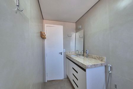 Apartamento para alugar com 206m², 3 quartos e 3 vagasBanheiro