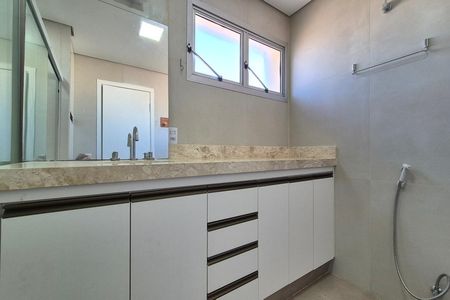 Apartamento para alugar com 206m², 3 quartos e 3 vagasBanheiro