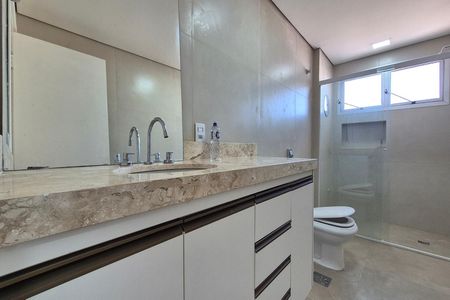 Apartamento para alugar com 206m², 3 quartos e 3 vagasBanheiro