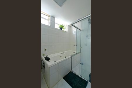 Apartamento à venda com 138m², 4 quartos e 2 vagas Apartamento à venda com 138m², 4 quartos e 2 vagasBanheiro da Suíte