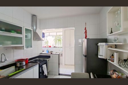 Apartamento à venda com 138m², 4 quartos e 2 vagas Apartamento à venda com 138m², 4 quartos e 2 vagasCozinha e Área de Serviço