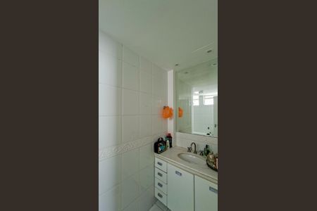 Apartamento à venda com 138m², 4 quartos e 2 vagas Apartamento à venda com 138m², 4 quartos e 2 vagasBanheiro da Suíte