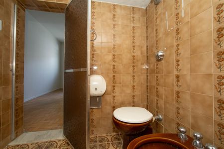 Casa para alugar com 483m², 5 quartos e 4 vagasBANHEIRO