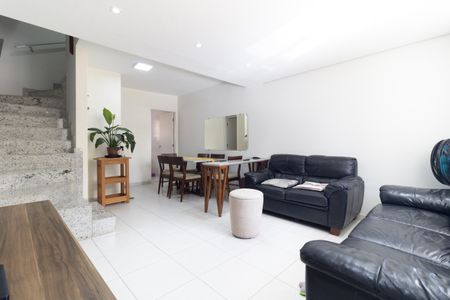 Casa de condomínio à venda com 112m², 3 quartos e 2 vagas Casa de condomínio à venda com 112m², 3 quartos e 2 vagasSala