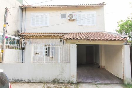 Casa para alugar com 115m², 3 quartos e 1 vaga Casa para alugar com 115m², 3 quartos e 1 vagaFachada