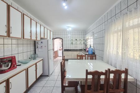 Casa à venda com 129m², 3 quartos e 2 vagas Casa à venda com 129m², 3 quartos e 2 vagasCozinha