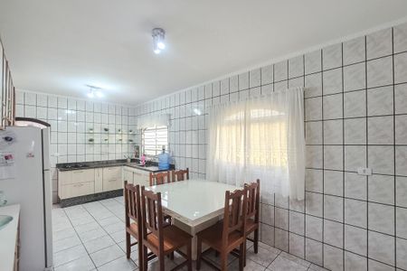 Casa à venda com 129m², 3 quartos e 2 vagas Casa à venda com 129m², 3 quartos e 2 vagasCozinha