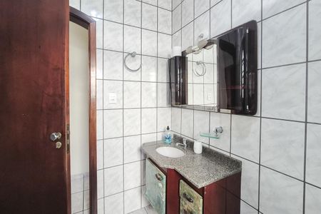 Casa à venda com 129m², 3 quartos e 2 vagas Casa à venda com 129m², 3 quartos e 2 vagasBanheiro Social