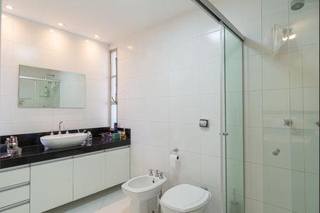 Apartamento à venda com 128m², 3 quartos e 1 vagaBanheiro da Suíte