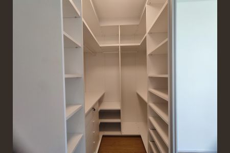 Apartamento para alugar com 235m², 4 quartos e 3 vagasCloset da suíte 1