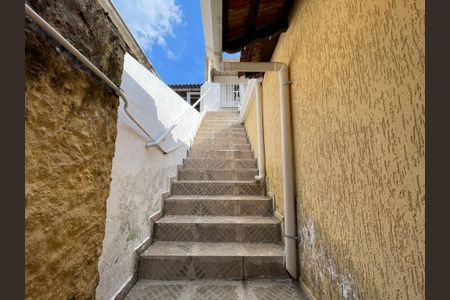 Casa para alugar com 40m², 1 quarto e sem vagaEscada de acesso a casa