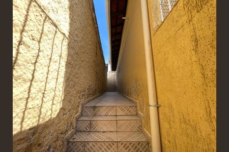 Casa para alugar com 40m², 1 quarto e sem vagaEscada de acesso a casa