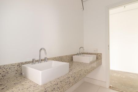 Apartamento à venda com 171m², 3 quartos e 3 vagasBanheiro da Suíte 1