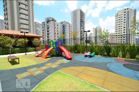 Apartamento à venda com 65m², 2 quartos e 2 vagasÁrea comum - Playground