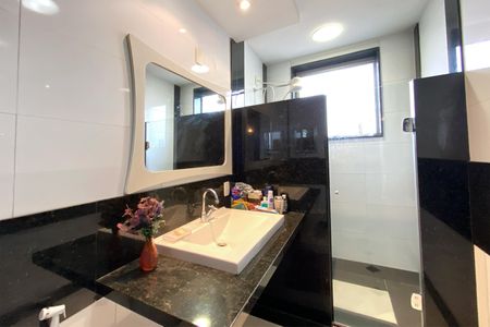 Apartamento à venda com 250m², 3 quartos e 2 vagasBanheiro da Suíte 1