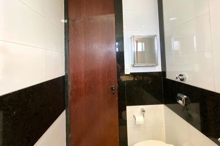 Apartamento à venda com 250m², 3 quartos e 2 vagasBanheiro da Suíte 1