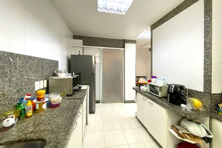 Apartamento à venda com 250m², 3 quartos e 2 vagasCozinha