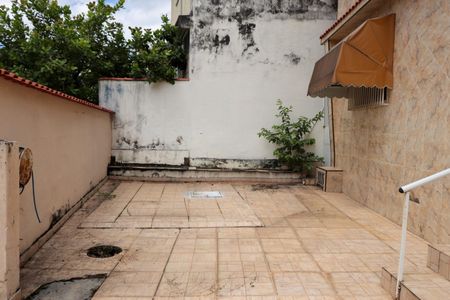 Casa à venda com 312m², 4 quartos e 5 vagasQuintal e cisterna