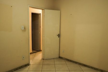 Casa à venda com 312m², 4 quartos e 5 vagasQuarto 2