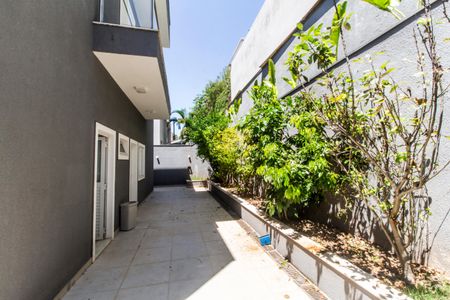 Casa de condomínio para alugar com 385m², 4 quartos e 4 vagas Casa de condomínio para alugar com 385m², 4 quartos e 4 vagasQuintal