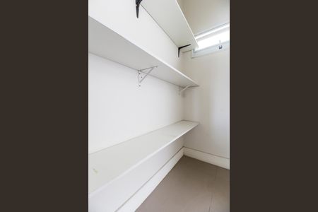 Casa de condomínio para alugar com 385m², 4 quartos e 4 vagas Casa de condomínio para alugar com 385m², 4 quartos e 4 vagasDespensa