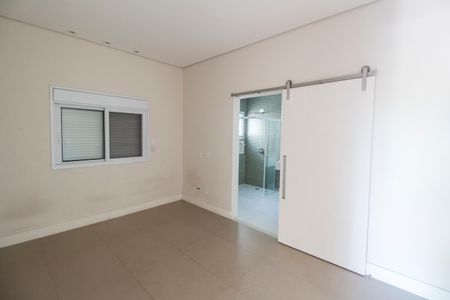 Casa de condomínio para alugar com 385m², 4 quartos e 4 vagas Casa de condomínio para alugar com 385m², 4 quartos e 4 vagasSuíte