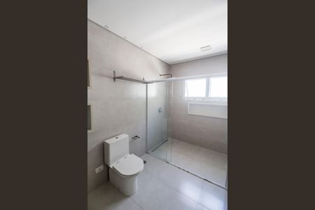 Casa de condomínio para alugar com 385m², 4 quartos e 4 vagas Casa de condomínio para alugar com 385m², 4 quartos e 4 vagasBanheiro da Suíte