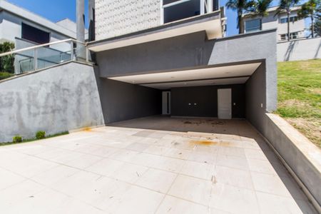 Casa de condomínio para alugar com 385m², 4 quartos e 4 vagas Casa de condomínio para alugar com 385m², 4 quartos e 4 vagasGaragem