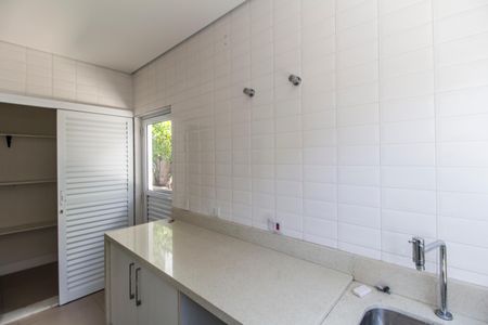 Casa de condomínio para alugar com 385m², 4 quartos e 4 vagas Casa de condomínio para alugar com 385m², 4 quartos e 4 vagasÁrea de Serviço