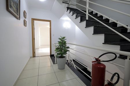 Apartamento para alugar com 70m², 3 quartos e 1 vaga Apartamento para alugar com 70m², 3 quartos e 1 vagaEscada