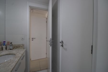 Apartamento à venda com 166m², 4 quartos e 3 vagasBanheiro canadense das suíte 2 e 3