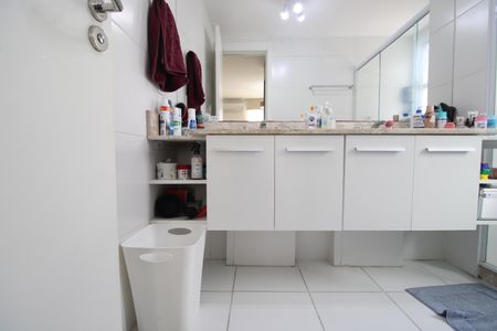 Apartamento à venda com 166m², 4 quartos e 3 vagasBanheiro da suíte 1