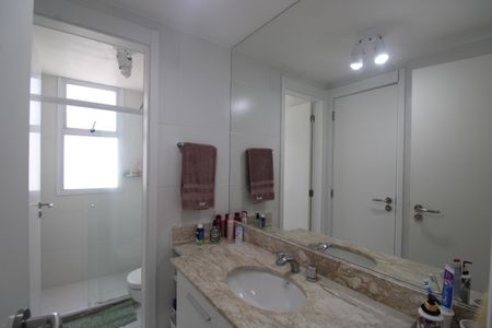 Apartamento à venda com 166m², 4 quartos e 3 vagasBanheiro canadense das suíte 2 e 3