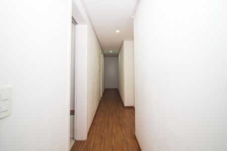 Corredor  de apartamento para alugar com 3 quartos, 88m² em Petrópolis, Porto Alegre