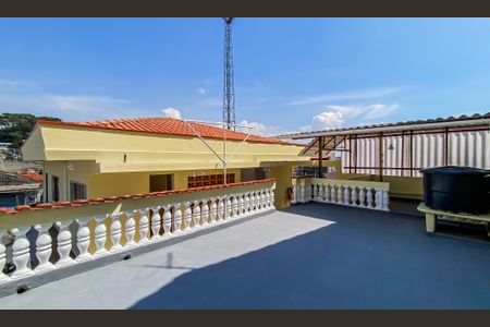 Casa para alugar com 200m², 4 quartos e 2 vagas Casa para alugar com 200m², 4 quartos e 2 vagasVaranda