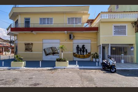 Casa para alugar com 200m², 4 quartos e 2 vagas Casa para alugar com 200m², 4 quartos e 2 vagasFachada