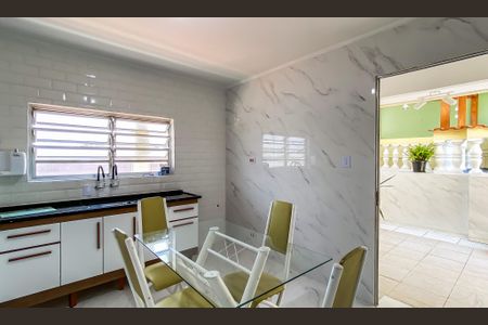 Casa para alugar com 200m², 4 quartos e 2 vagas Casa para alugar com 200m², 4 quartos e 2 vagasCozinha