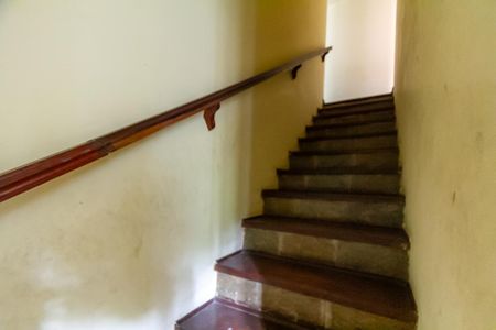 Escada de casa para alugar com 3 quartos, 150m² em Jardim Campestre, São Bernardo do Campo