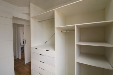 Apartamento para alugar com 196m², 3 quartos e 1 vagaClose