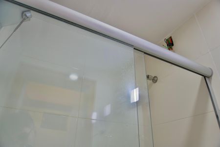 Banheiro - Detalhes de kitnet/studio para alugar com 1 quarto, 30m² em João Pinheiro, Belo Horizonte