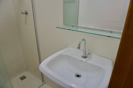 Banheiro - Detalhes de kitnet/studio para alugar com 1 quarto, 30m² em João Pinheiro, Belo Horizonte