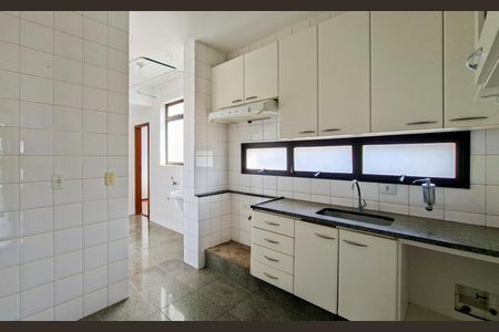 Apartamento para alugar com 119m², 4 quartos e 2 vagasCozinha e Área de Serviço