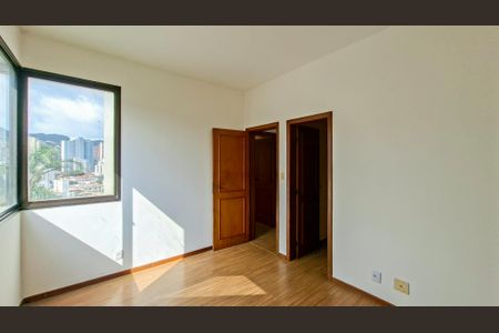 Apartamento para alugar com 119m², 4 quartos e 2 vagasQuarto