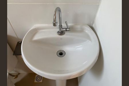 Banheiro de apartamento para alugar com 2 quartos, 48m² em São João, Betim