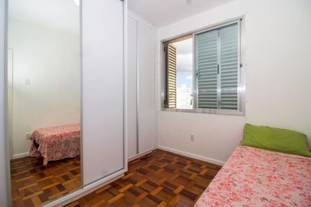 Quarto 1 de apartamento para alugar com 2 quartos, 52m² em Centro Histórico, Porto Alegre