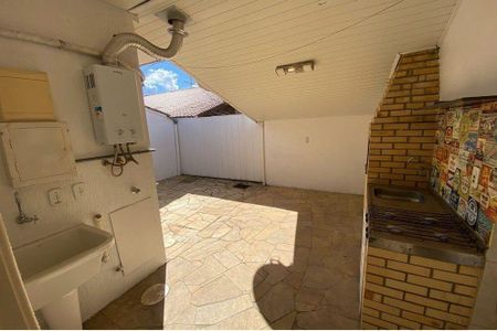 Casa para alugar com 89m², 2 quartos e 1 vagaÁrea de Serviço