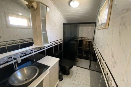 Banheiro 2 de casa para alugar com 2 quartos, 89m² em Estância Velha, Canoas